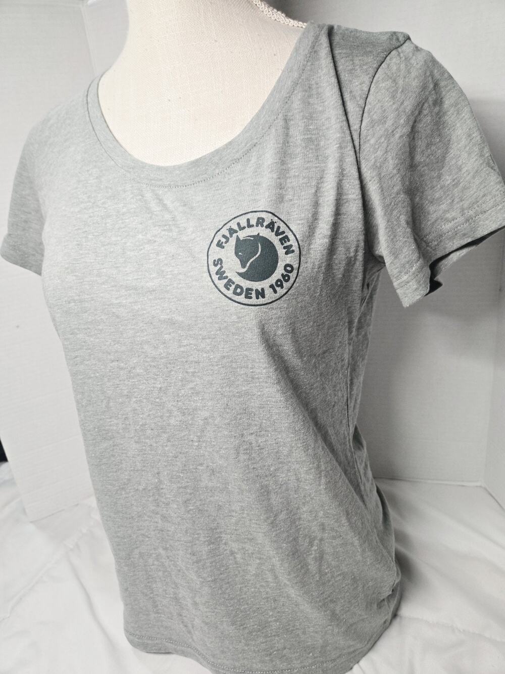 Fjallraven Womens Sz M Logo T-Shirt Grey Hiking Outdoor Lightweight Cotton Blend